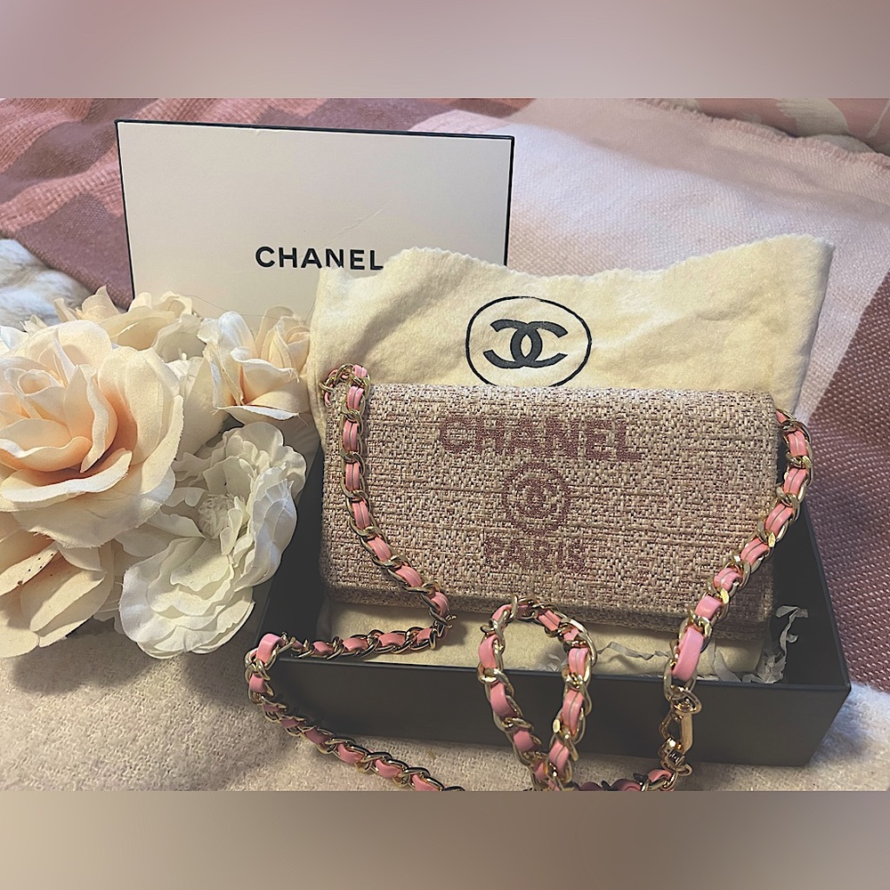 Auth Metallic pink tweed Chanel Clutch/ wallet